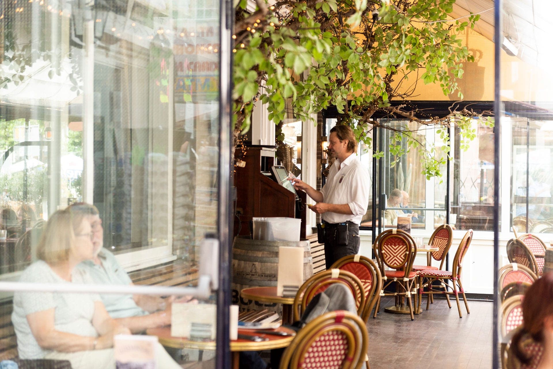 Café Luxembourg, 3
